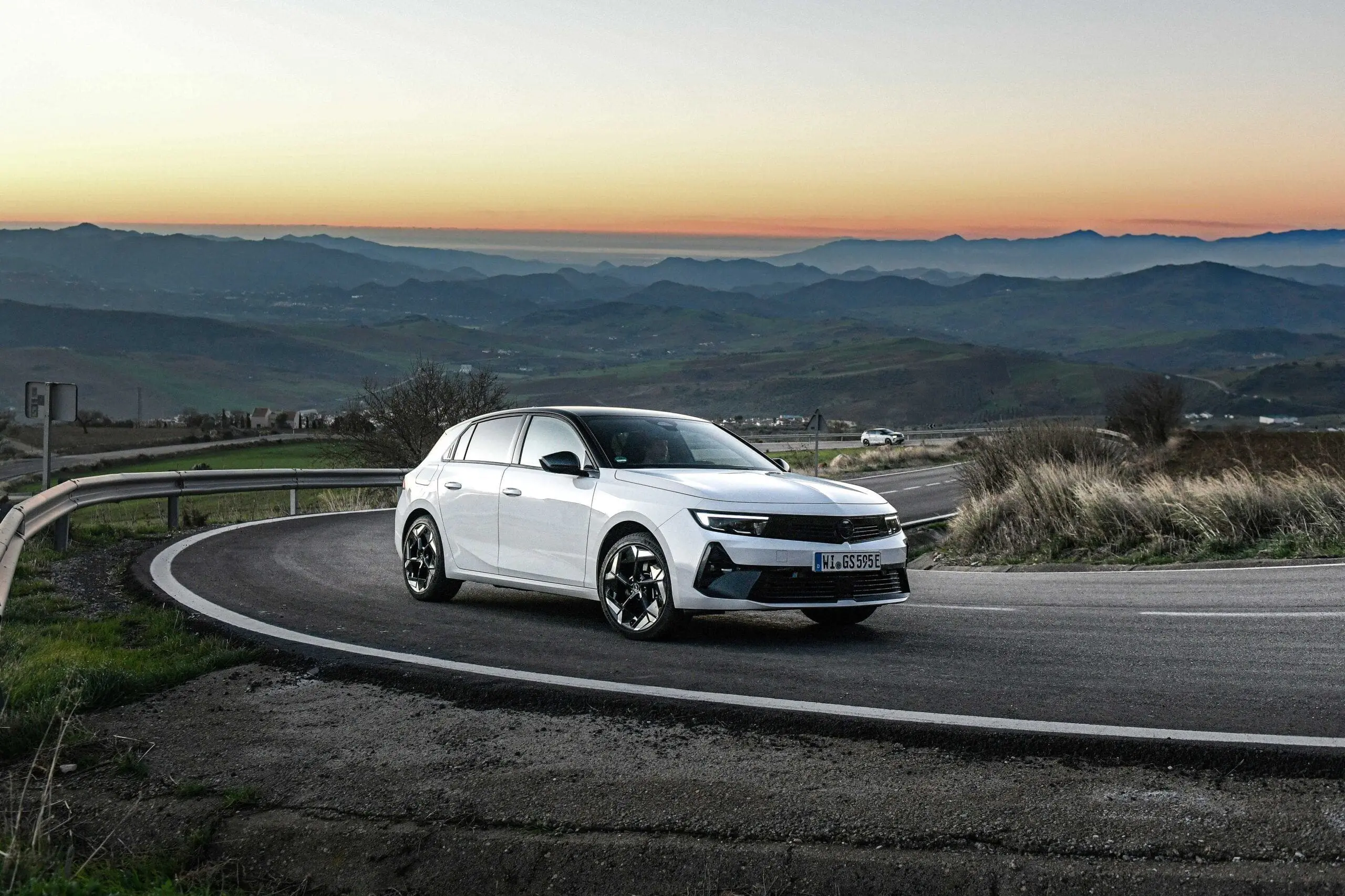 Opel Astra GSe driving