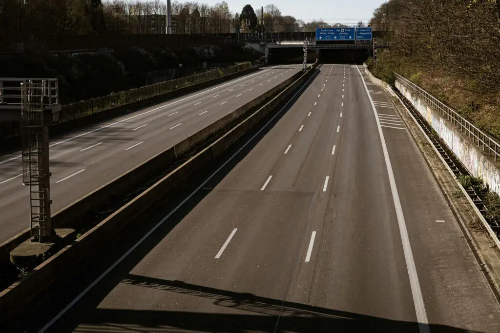 How to drive on the motorway in Ireland