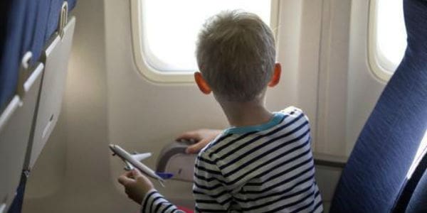 Adults rely on tech during travel with kids, says AA