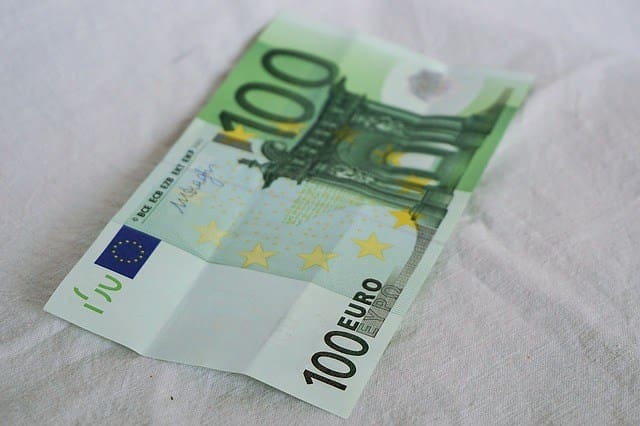 How to spend €100 by saving on AA car insurance!