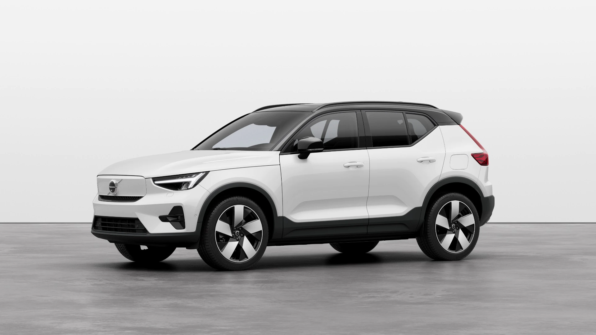 Volvo XC40 Recharge in white