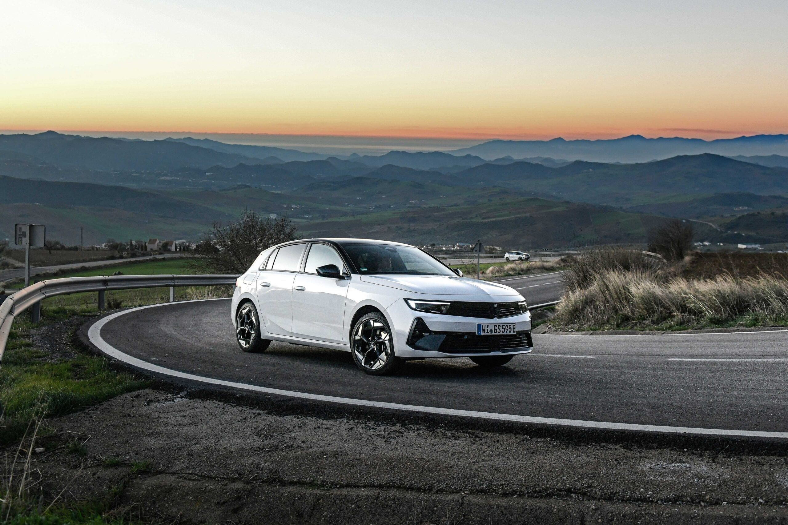 Opel Astra GSe driving