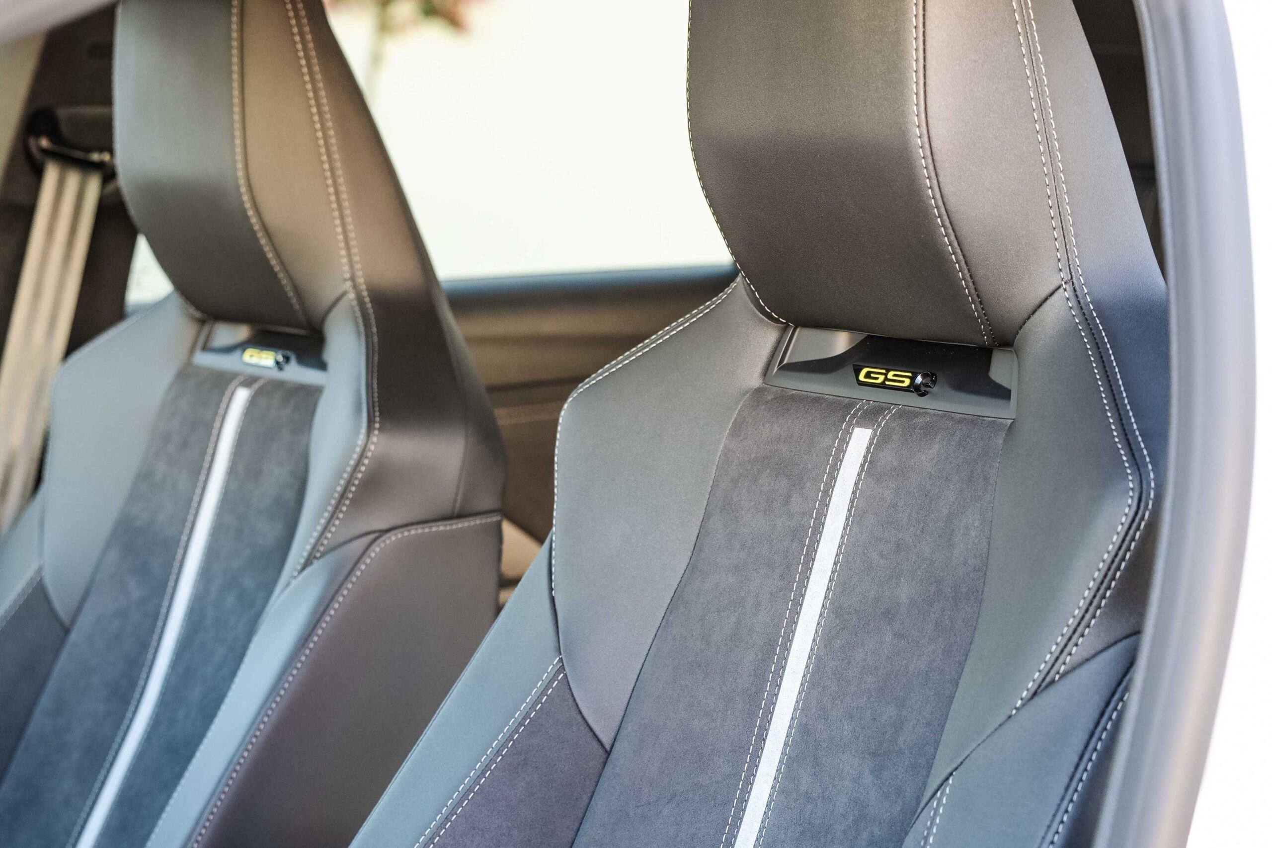 Opel Astra GSe seats